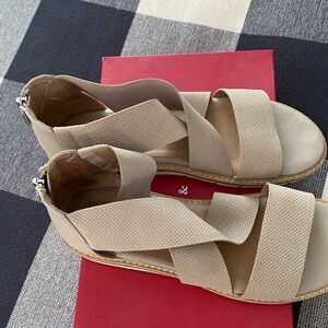 Women’s sandals